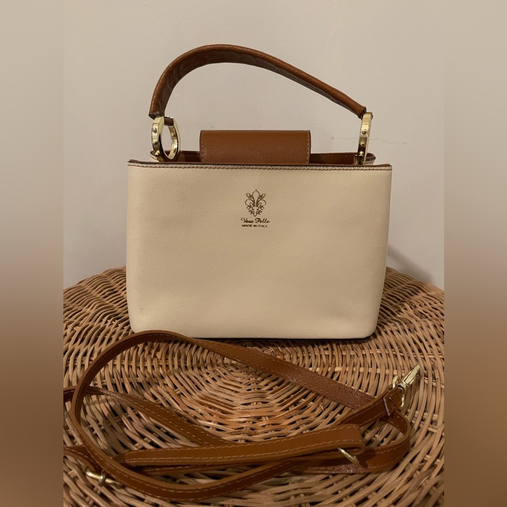 Vera Pelle Made in Italy Leather Handbag. Color: Cream/Camel. Crossbody strap